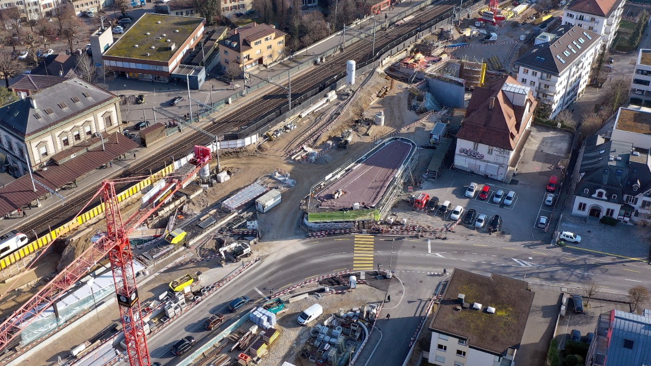 Das Foto vom Januar 2022 zeigt den Bau des südlichen Zugangs zur neuen Personenunterführung Oristal von der Oristalstrasse Richtung Olten gesehen