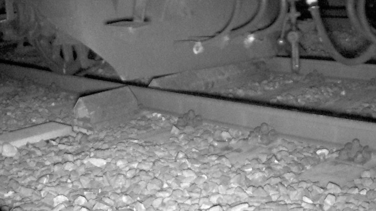 Bügel einer UIC-Schraubenkupplung kurz vor dem Einschlag.