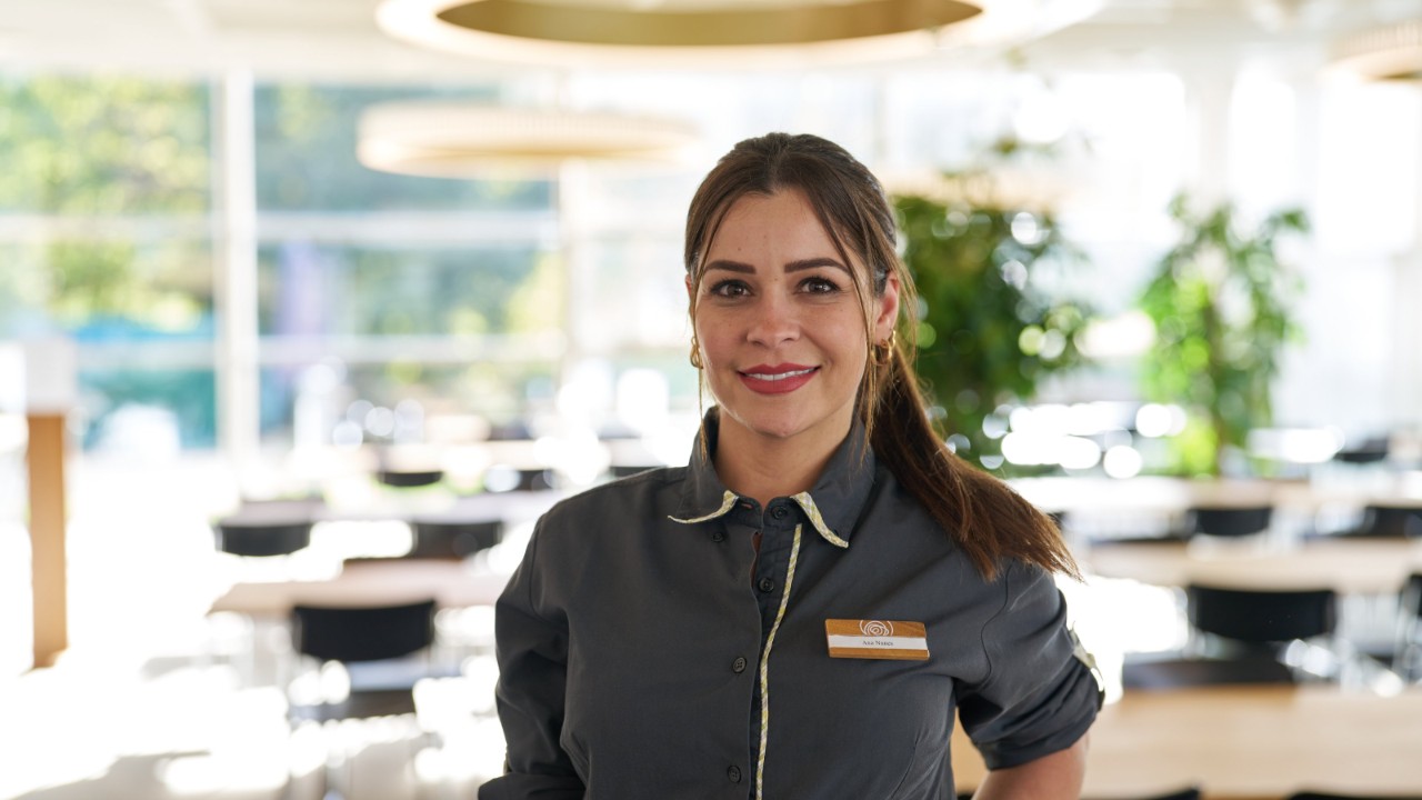 Ana Goncalve Nunes dos Santos  – Service employee.
