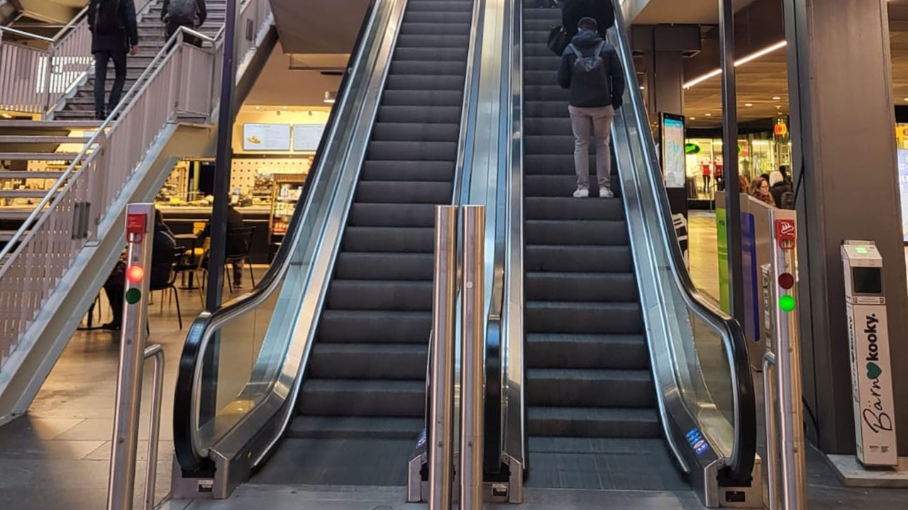 Eine Rolltreppe im Bahnhof Bern der SBB.