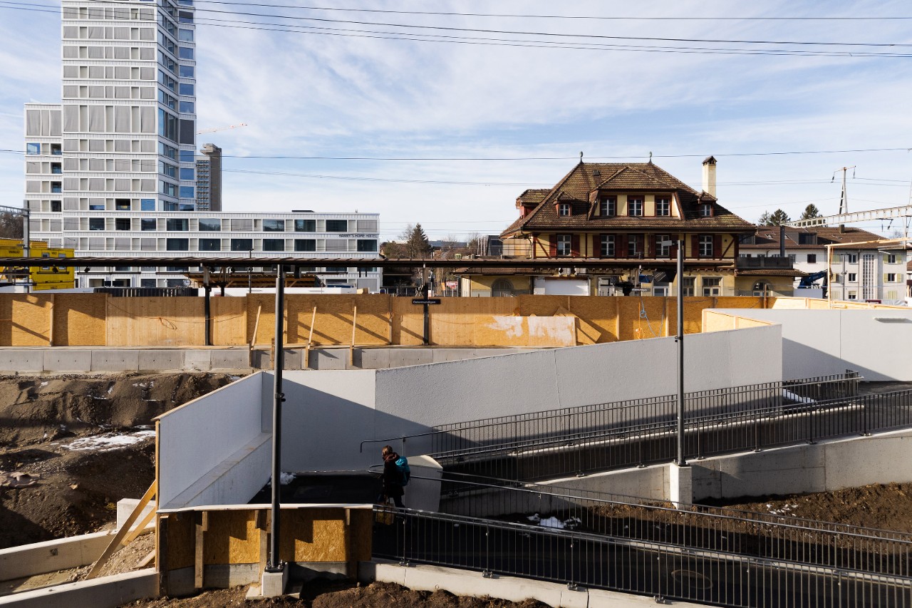 Die neu erstellte Zugangsrampe von Norden.