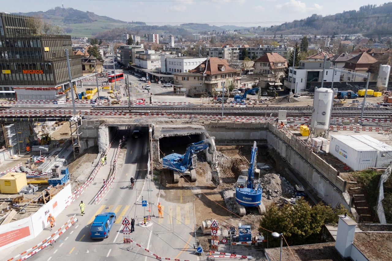 Blick in Richtung Norden auf die Bauarbeiten an der Unterführung Bernstrasse.