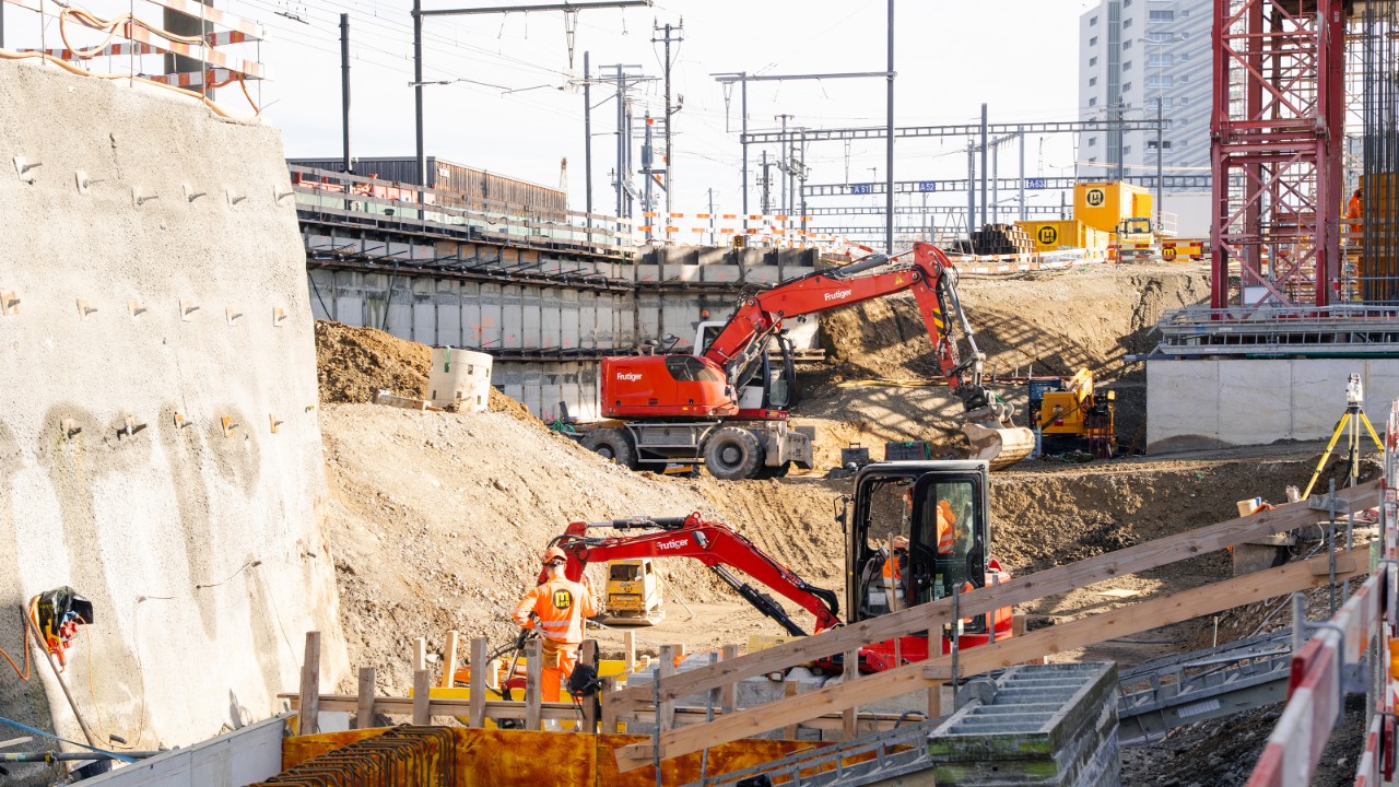 Unterwegs auf der Baustelle im Westen von Bern 2-1.