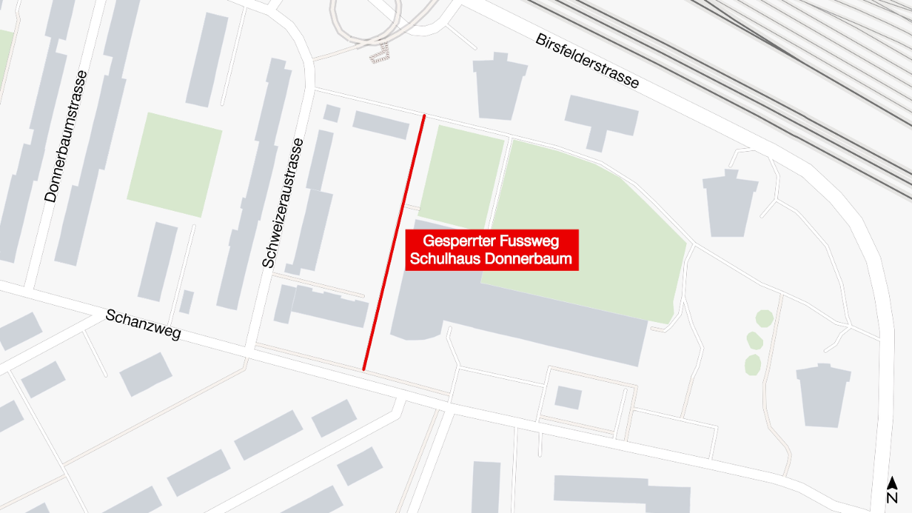 Die Grafik zeigt den Fussweg beim Schulhaus Donnerbaum, welcher im April – während der Schulferienzeit – gesperrt ist. 