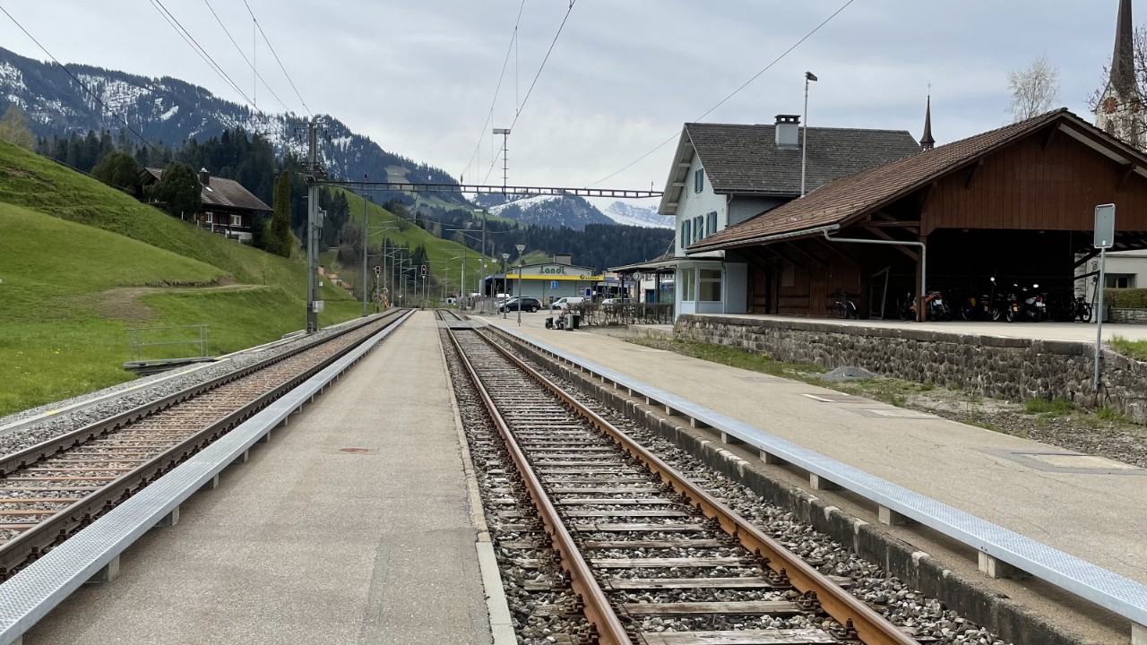 Das Bild zeigt den Bahnhof Escholzmatt im heutigen Zustand.