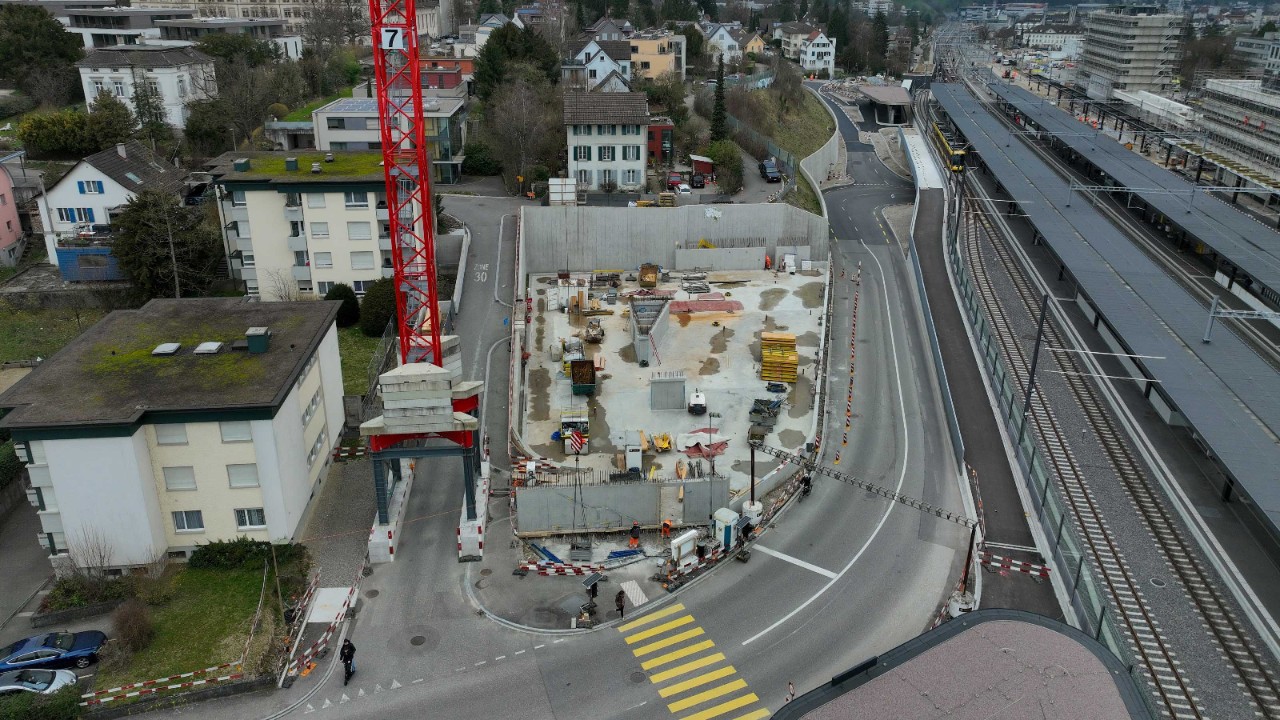 Das Foto von Anfang März 2024 zeigt die Bauarbeiten für das das P+Rail-Parkhaus Tiergartenstrasse.