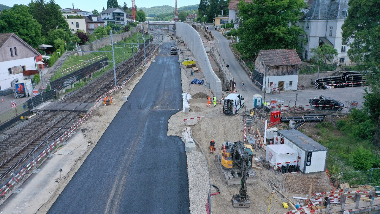Der Burggraben West im Mai 2022. Seit März 2022 ist der Bahnübergang Schwieri aufgehoben.