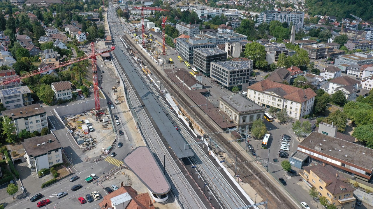 Das Bahnhofareal im August 2022. Die neuen Gleise 3 und 4 sind seit Ende Juli 2022 in Betrieb.