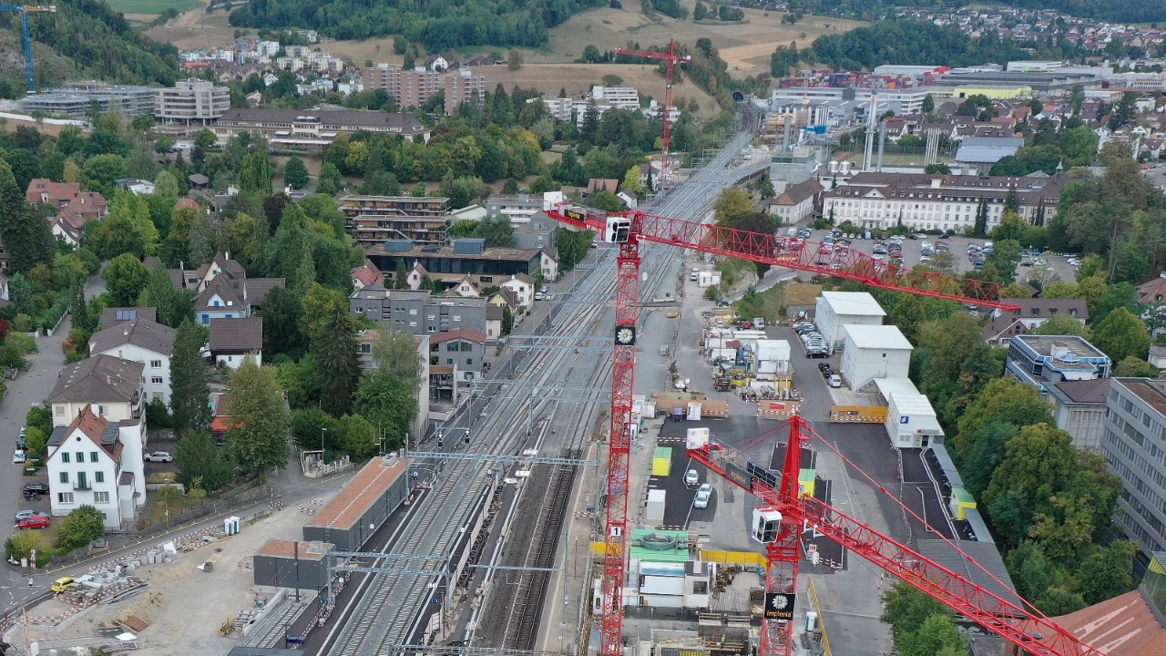 Das Foto vom August 2022 zeigt den Bereich der Stützmauer an der Wiedenhubstrasse nach den damaligen, umfangreichen Gleisbauarbeiten.