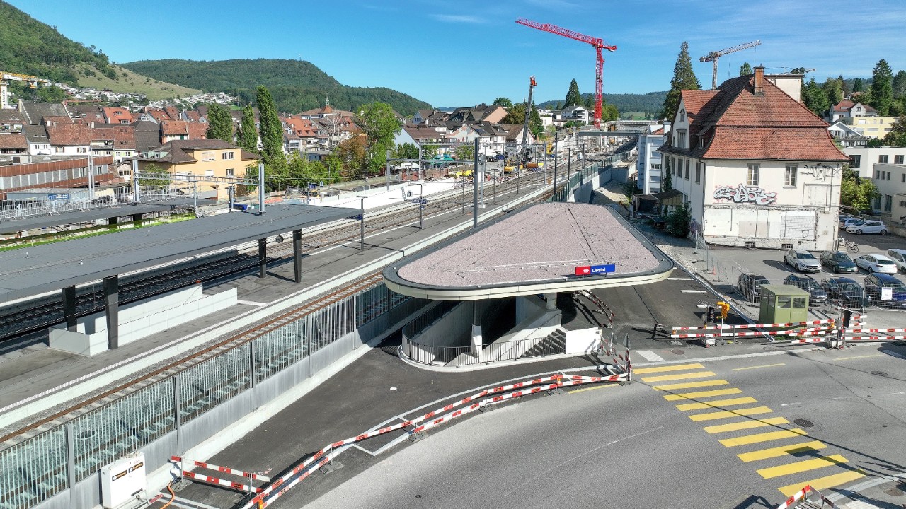 Das Foto vom September 2023 zeigt den südlichen Zugang zur neuen Personenunterführung Oristal von der Oristalstrasse Richtung Olten gesehen.