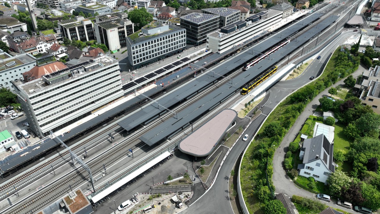 Das Foto von Anfang Juni 2024 zeigt den neuen, südlichen Zugang zur Personenunterführung Sichtern Richtung Stedtli gesehen. 