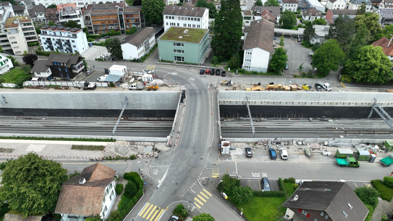 Das Foto von Anfang Juni 2024 zeigt die neue Seltisbergerbrücke Richtung Norden gesehen.