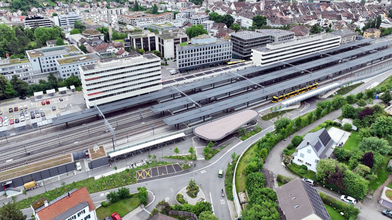 Das Foto von Anfang Juni 2025 zeigt den neuen, südlichen Zugang zur Personenunterführung Sichtern Richtung Stedtli gesehen.