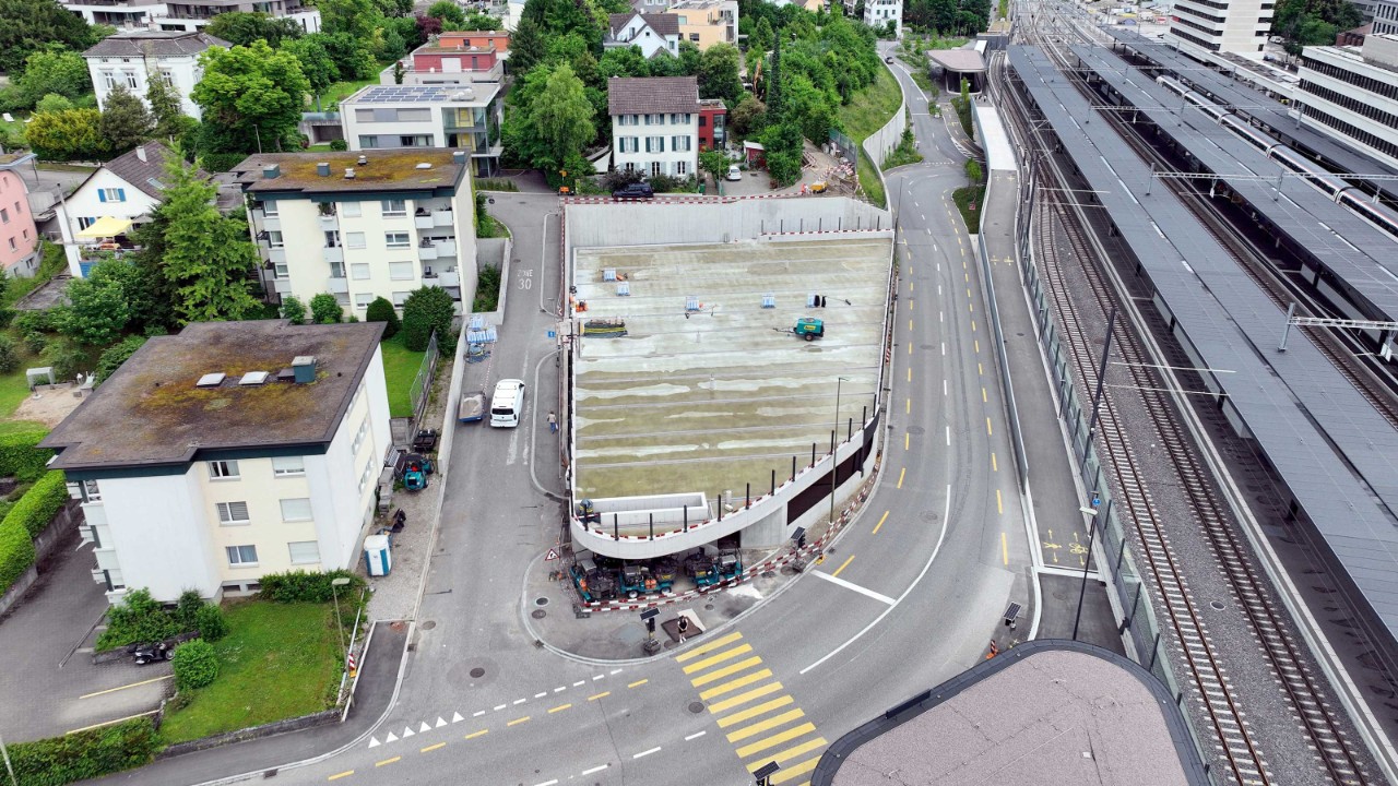 Das Foto von Anfang Juni 2025 zeigt die Bauarbeiten für das das P+Rail-Parkhaus Tiergartenstrasse.