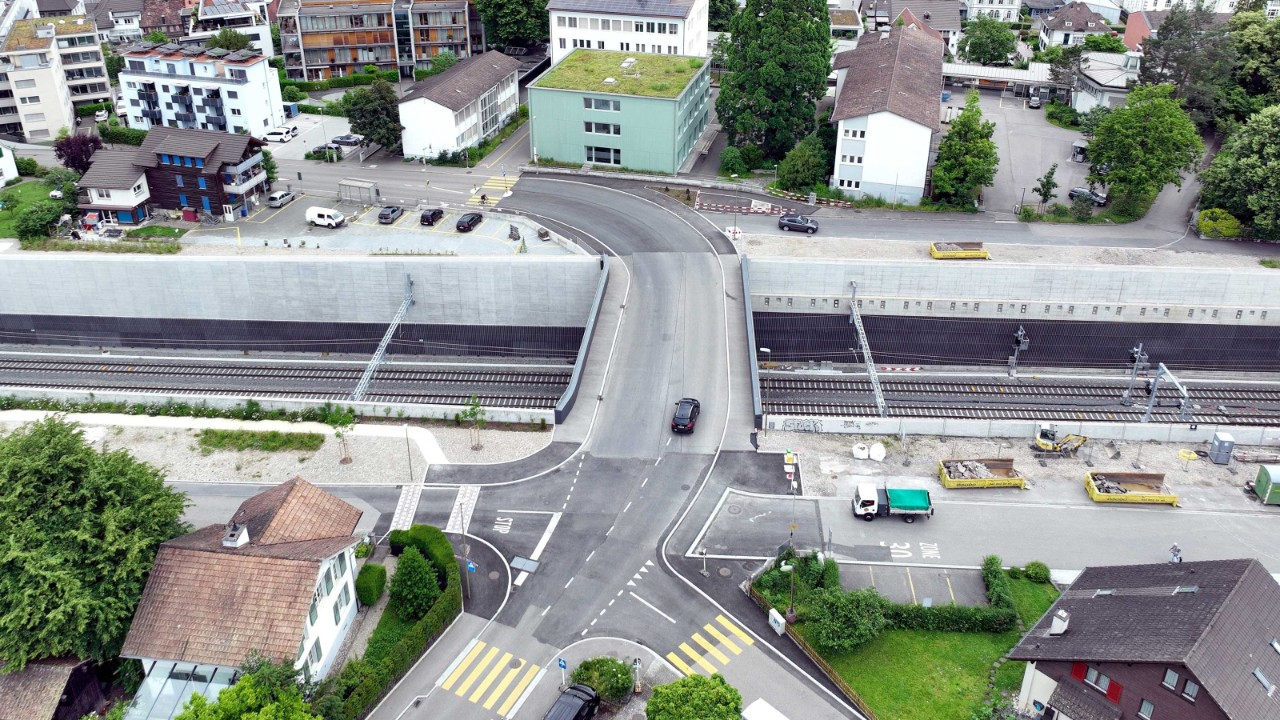 Das Foto von Anfang Juni 2025 zeigt die neue Seltisbergerbrücke Richtung Norden gesehen.