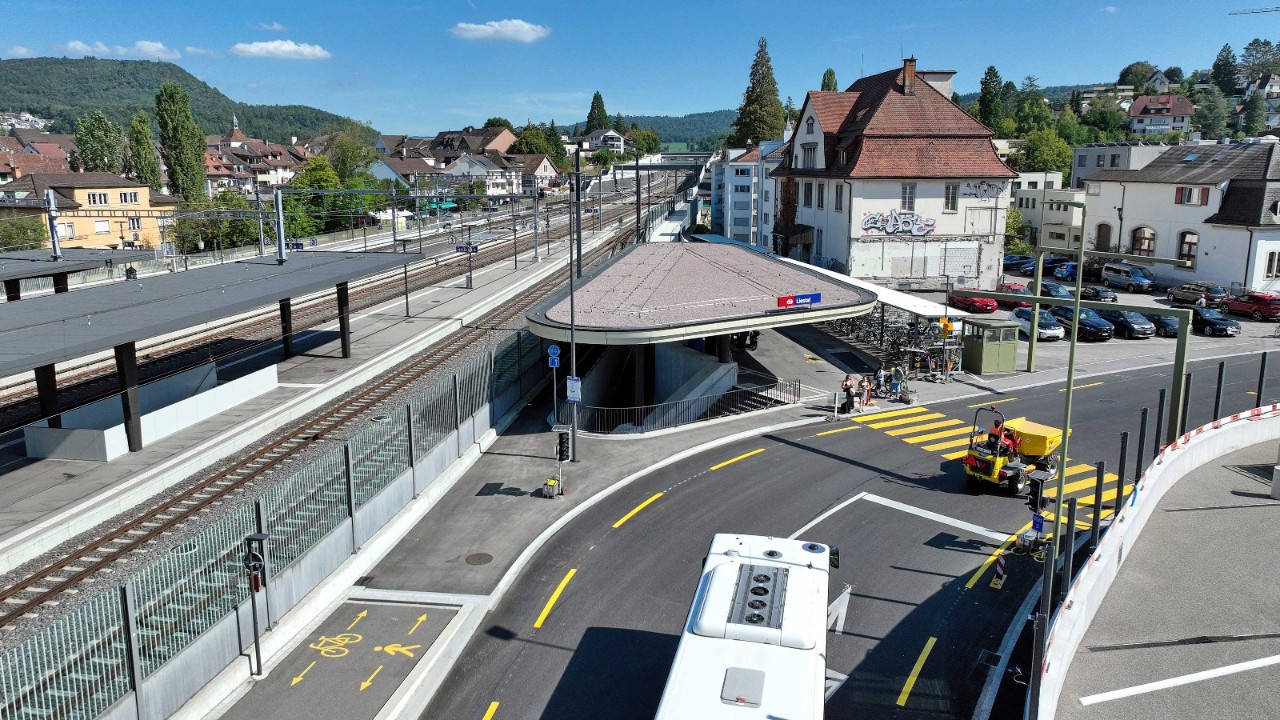 Das Foto von Ende August 2025 zeigt den südlichen Zugang zur neuen Personenunterführung Oristal von der Oristalstrasse Richtung Olten gesehen.