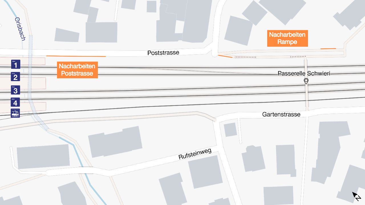 Übersichtsplan der Bahnlinie bei der Poststrasse in Liestal mit mehreren Gleisen sowie umliegenden Strassen und Gebäuden. Markiert sind Abschnitte entlang der Poststrasse sowie bei der Rampe zur Passerelle Schwier, wo Arbeiten stattfinden. Die Darstellung zeigt die Lage der betroffenen Bereiche im Verhältnis zu Gleisen 1 bis  4 und der näheren Umgebung.