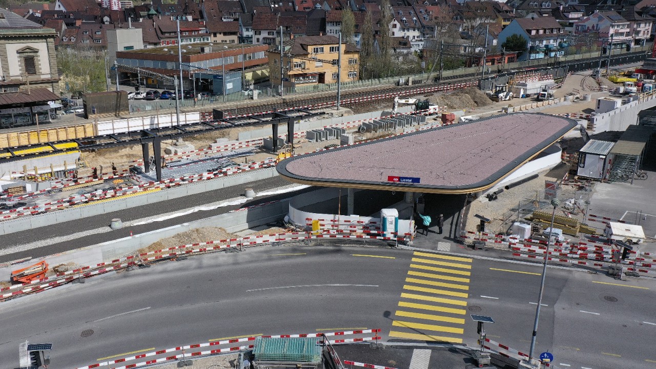 Das Foto vom April 2022 zeigt den südlichen Zugang zur neuen Personenunterführung Oristal von der Oristalstrasse Richtung Olten gesehen.