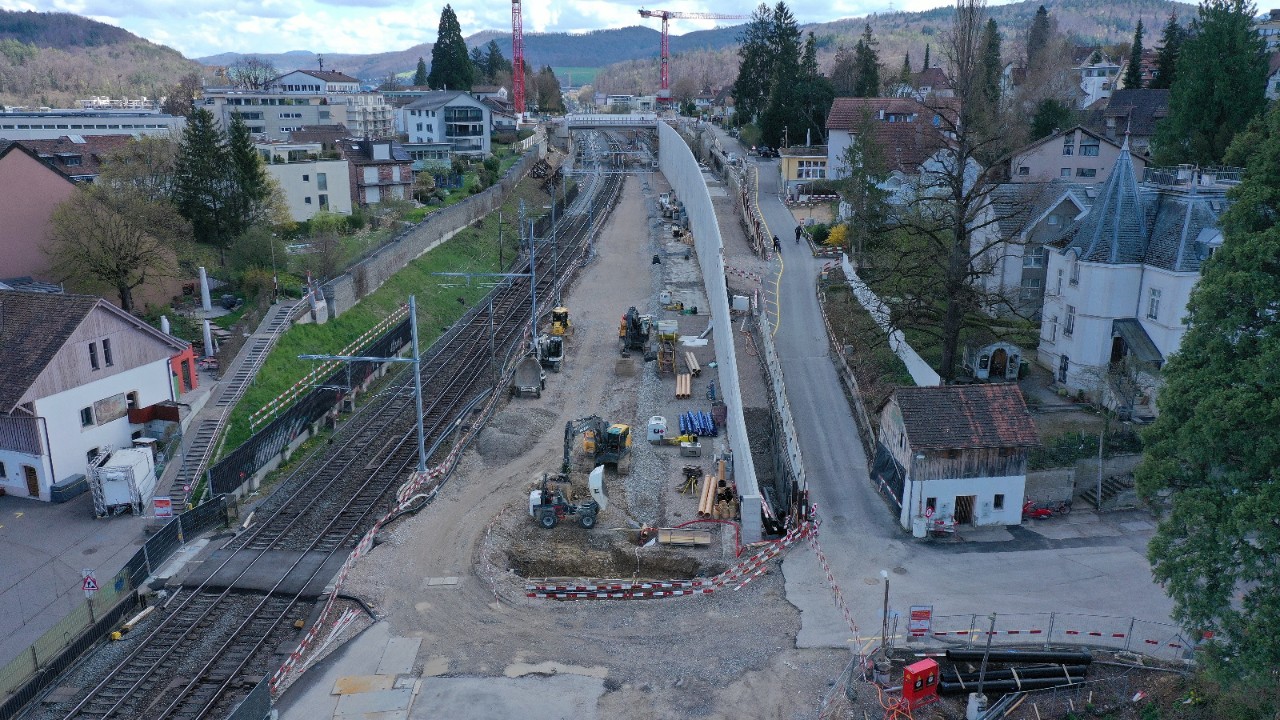 Das Foto vom 10. April 2022 zeigt den ehemaligen Bahnübergang Schwieri in Richtung Olten gesehen.