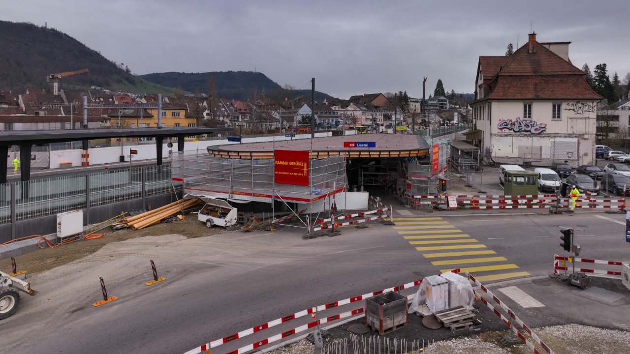 Das Foto vom Januar 2023 zeigt den südlichen Zugang zur neuen Personenunterführung Oristal von der Oristalstrasse Richtung Olten gesehen.