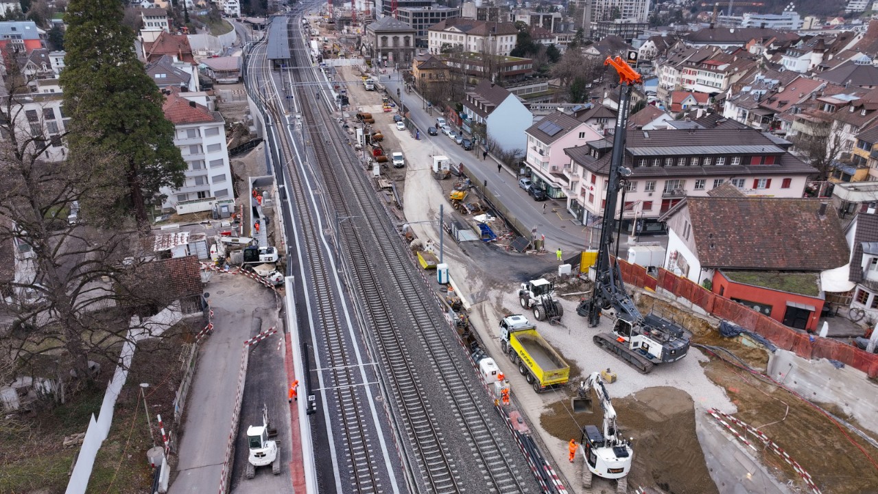 Das Foto vom 30. Januar 2023 zeigt die aktuelle Situation beim früheren Bahnübergang Schwieri vom Burggraben in Richtung Bahnhof gesehen.