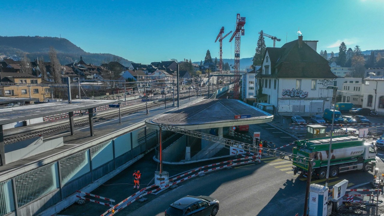 Das Foto von Ende November 2023 zeigt den südlichen Zugang zur neuen Personenunterführung Oristal von der Oristalstrasse Richtung Olten gesehen.