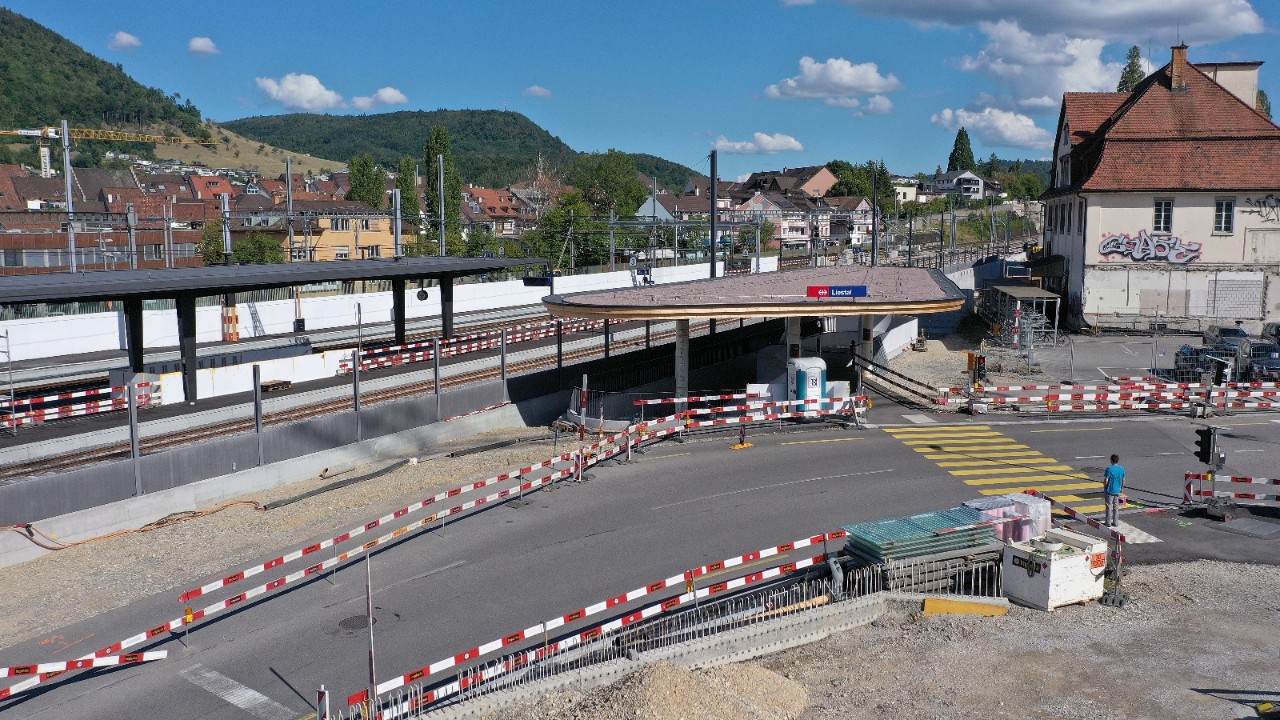 Das Foto vom August 2022 zeigt den südlichen Zugangszur neuen Personenunterführung Oristal von der Oristalstrasse Richtung Olten gesehen.