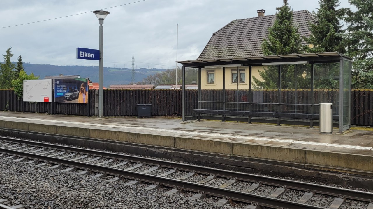 Am Bahnhof Eiken werden von Mai 2022 bis voraussichtlich Februar 2023 die Perrons ausgebaut.
