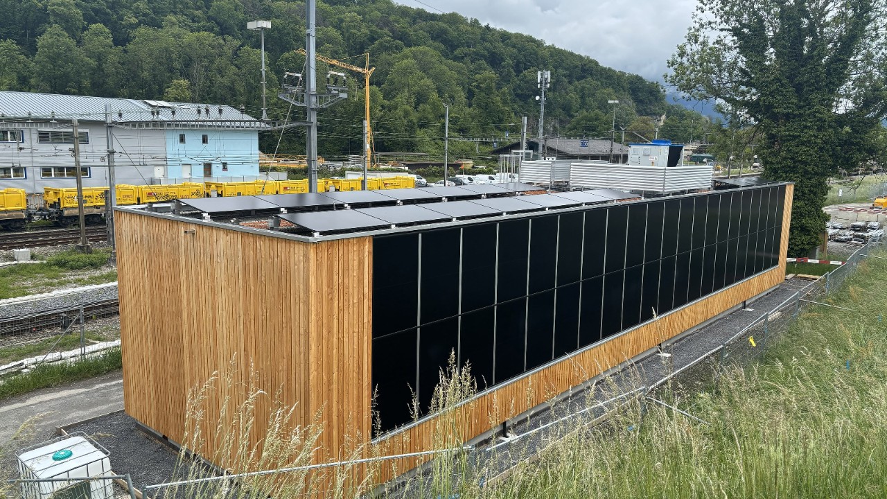 Kreislauffähiger Neubau der Bahntechnikgebäude.