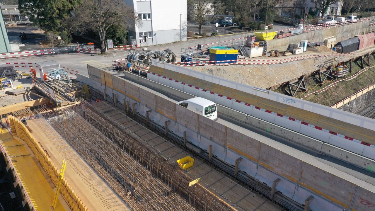 Das Foto vom 2. März 2021 zeigt den Bau der Seltisbergerbrücke von der Seltisbergerstrasse Richtung Norden gesehen.