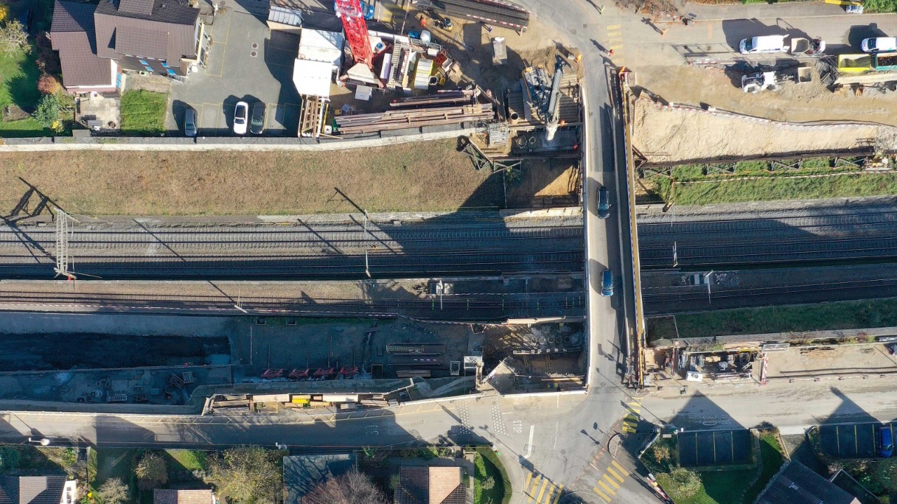 Das Foto vom November 2020 zeigt den Bau der Seltisbergerbrücke von der Seltisbergerstrasse aus Richtung Norden gesehen.