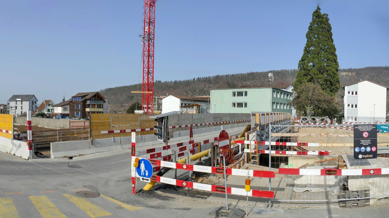 Das Foto vom Februar 2021 zeigt den Bau der Seltisbergerbrücke aus derselben Perspektive.