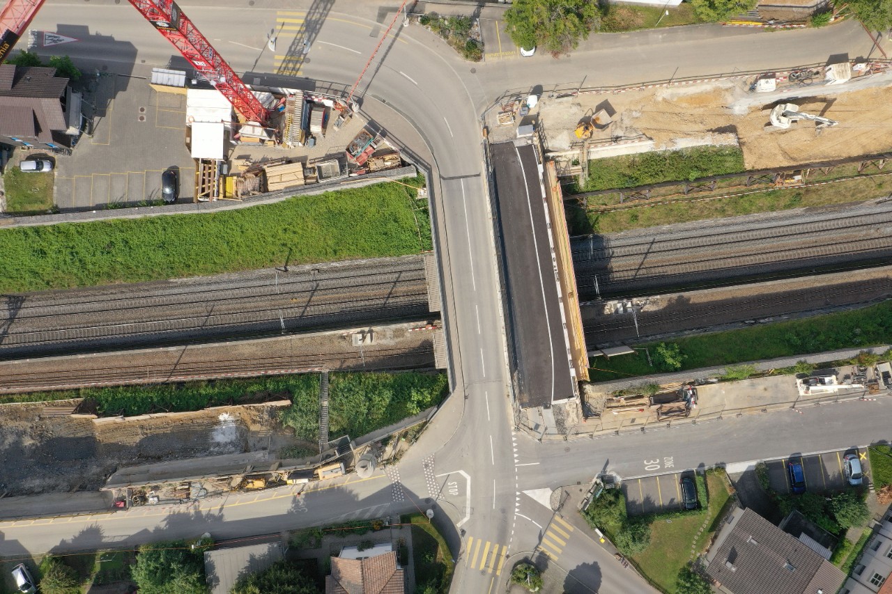 Das Foto vom 19. Juli 2020 zeigt den Bau der Seltisbergerbrücke von der Seltisbergerstrasse aus Richtung Norden gesehen.