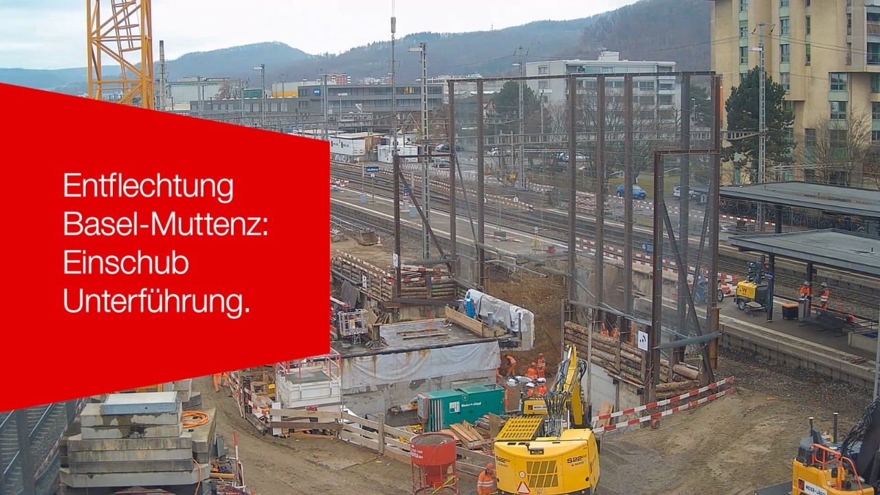 Das Zeitraffer-Video zeigt die Vorarbeiten, die Vorfertigung und den Einschub der nördlichen Hälfte der neuen Personenunterführung im Bahnhof Muttenz in der Zeit vom 8. Mai 2021 bis 13. Dezember 2021. 